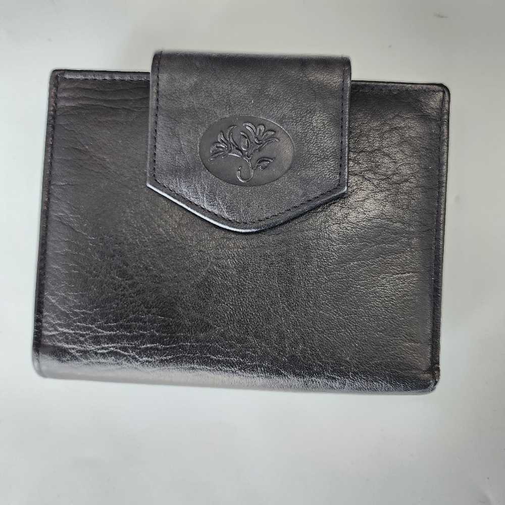 Buxton Heiress Cardess Leather Wallet